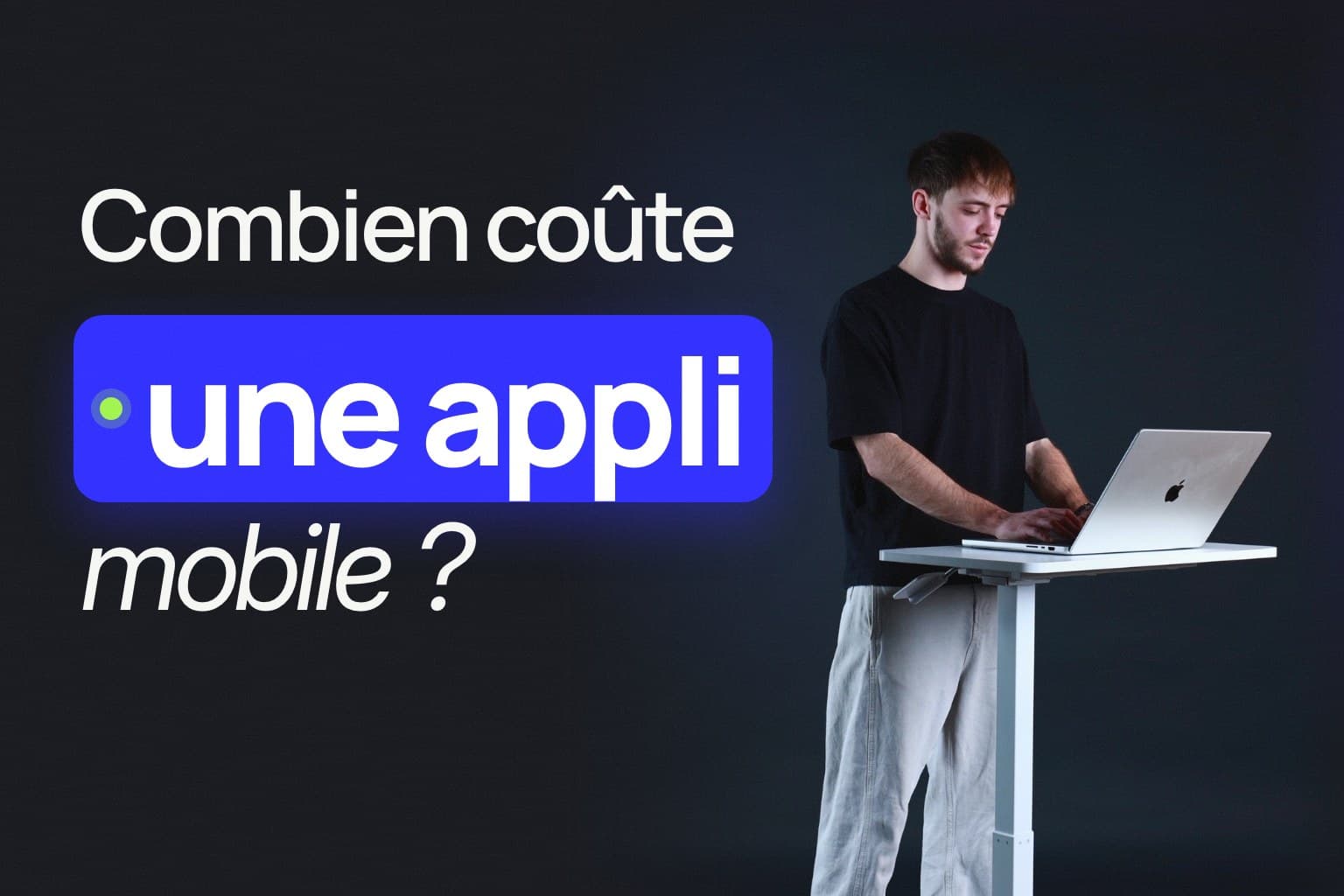 Combien coûte une application mobile ? Un titre en grand, Bryan Mourier debout à son bureau
